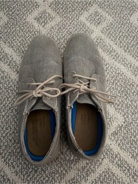 Skechers Men's Chukka Boots in Light Gray with Blue Insole